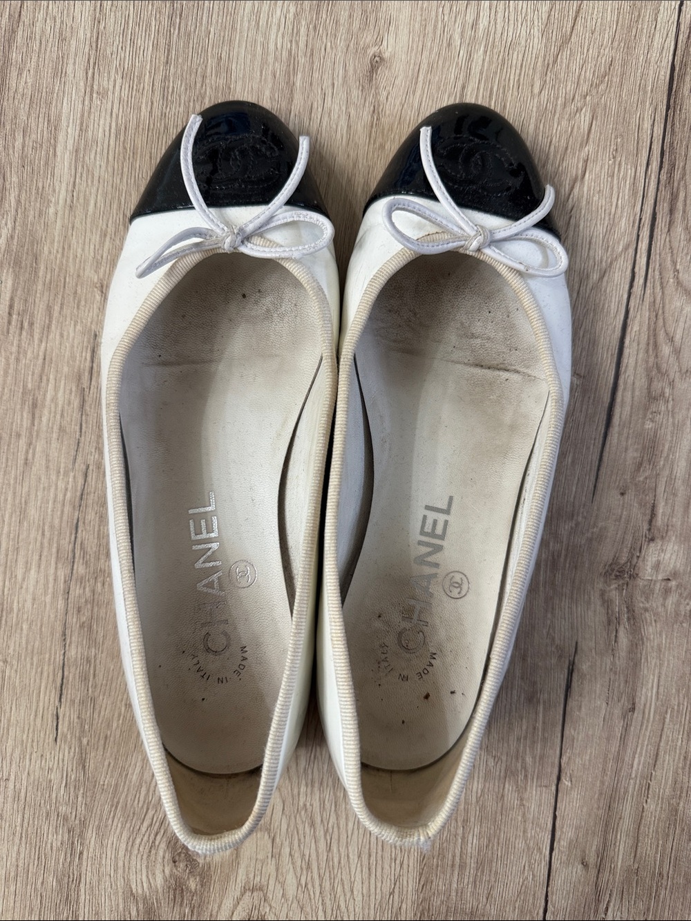 CHANEL White Leather Ballet Flats with Black Patent Cap Toe